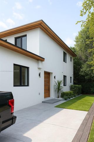 742 NW 70th St, Miami, FL 33150