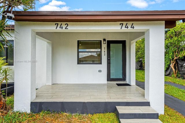 742 NW 70th St, Miami, FL 33150