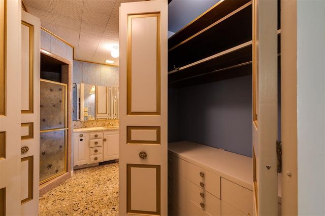 7104 Brentwood Road, Nichols Hills, OK 73116