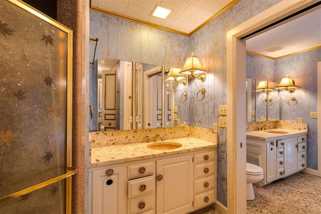 7104 Brentwood Road, Nichols Hills, OK 73116