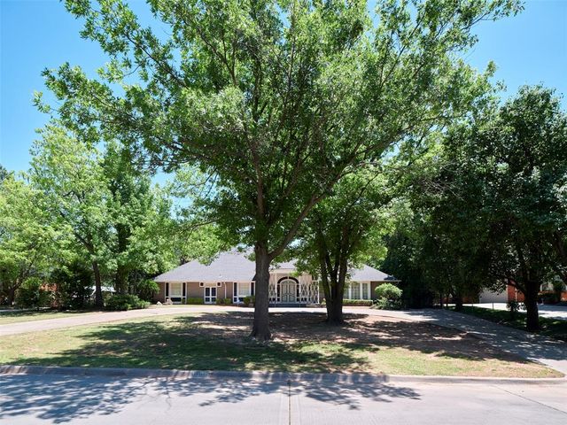 7104 Brentwood Road, Nichols Hills, OK 73116