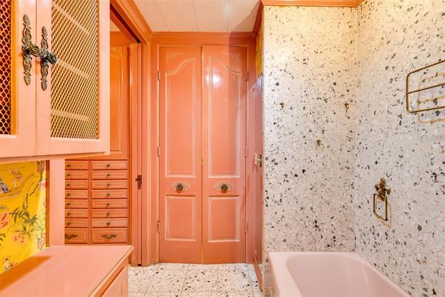 7104 Brentwood Road, Nichols Hills, OK 73116