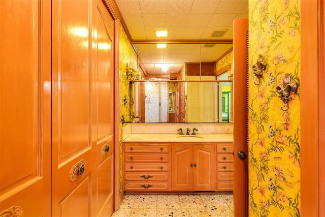 7104 Brentwood Road, Nichols Hills, OK 73116