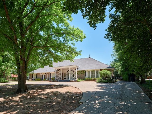 7104 Brentwood Road, Nichols Hills, OK 73116