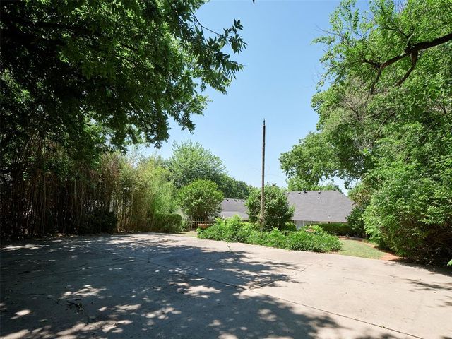 7104 Brentwood Road, Nichols Hills, OK 73116