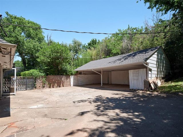 7104 Brentwood Road, Nichols Hills, OK 73116