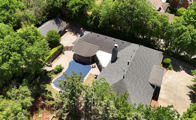 7104 Brentwood Road, Nichols Hills, OK 73116