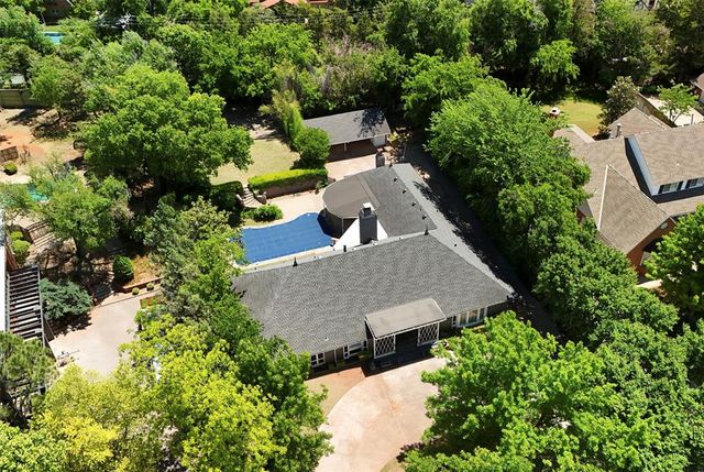 7104 Brentwood Road, Nichols Hills, OK 73116