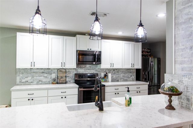 14902 Bernard Timbers Dr, East Bernard, TX 77435