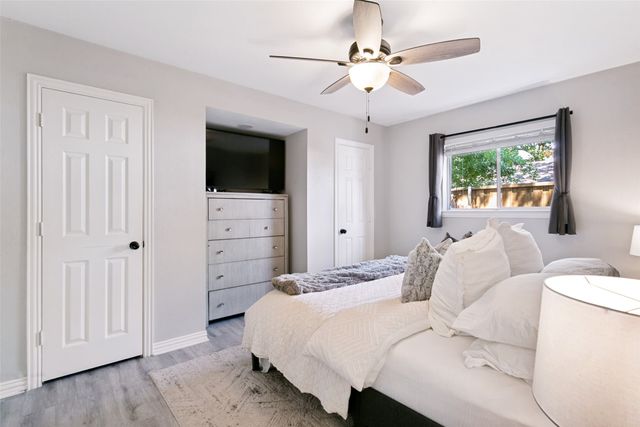 1028 Meadowbrook Drive, Grapevine, TX 76051