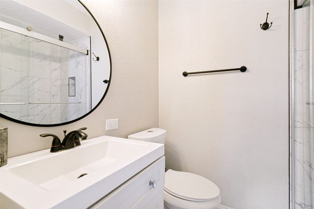 1028 Meadowbrook Drive, Grapevine, TX 76051