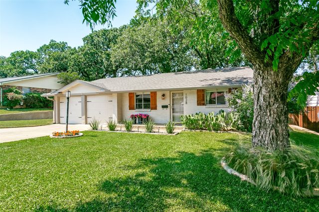 1028 Meadowbrook Drive, Grapevine, TX 76051