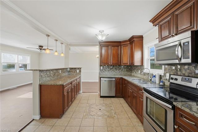 3016 Coach House LN, Virginia Beach, VA 23452