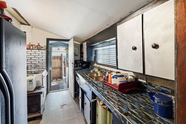 815 Locust Street, Redding, CA 96001