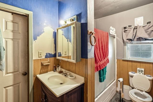 815 Locust Street, Redding, CA 96001