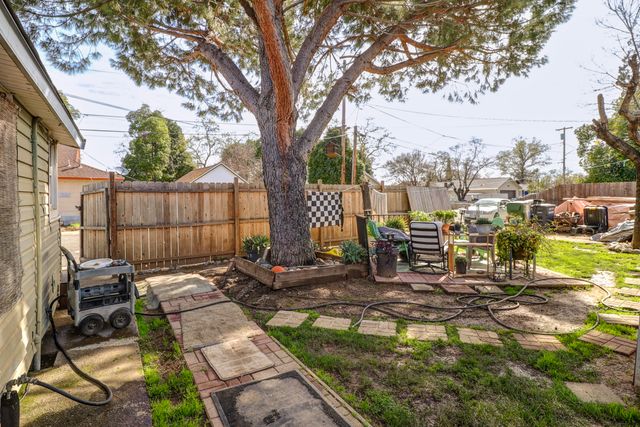 815 Locust Street, Redding, CA 96001