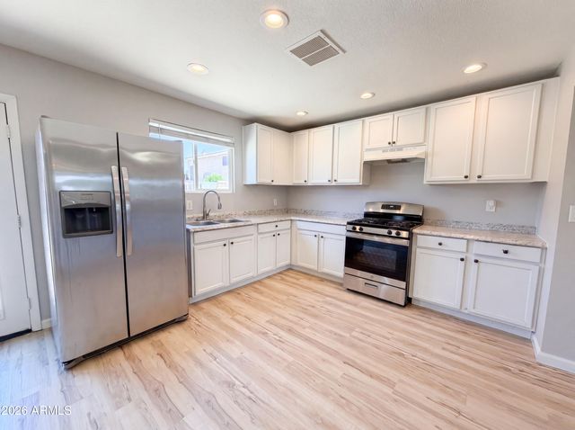 8631 S 6TH Street, Phoenix, AZ 85042