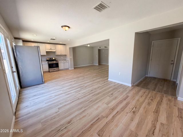 8631 S 6TH Street, Phoenix, AZ 85042