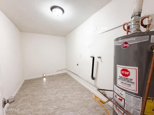 8631 S 6TH Street, Phoenix, AZ 85042