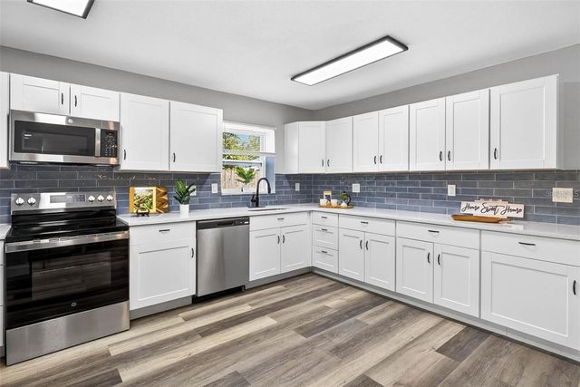 6965 21ST STREET N, St Petersburg, FL 33702