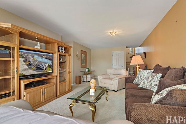 1167 N Oakwood Drive 32-3, Fox Lake, IL 60020