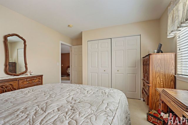 1167 N Oakwood Drive 32-3, Fox Lake, IL 60020