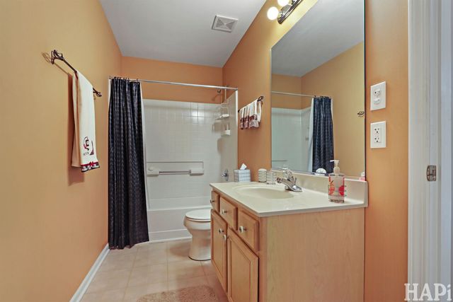 1167 N Oakwood Drive 32-3, Fox Lake, IL 60020