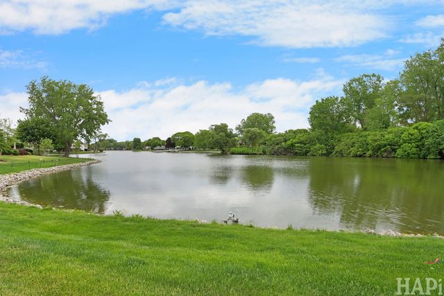1167 N Oakwood Drive 32-3, Fox Lake, IL 60020