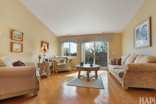 1167 N Oakwood Drive 32-3, Fox Lake, IL 60020