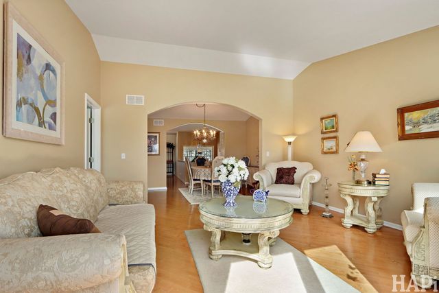 1167 N Oakwood Drive 32-3, Fox Lake, IL 60020