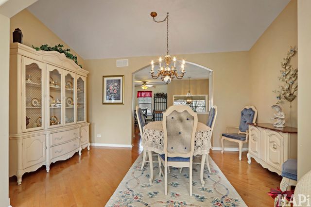 1167 N Oakwood Drive 32-3, Fox Lake, IL 60020