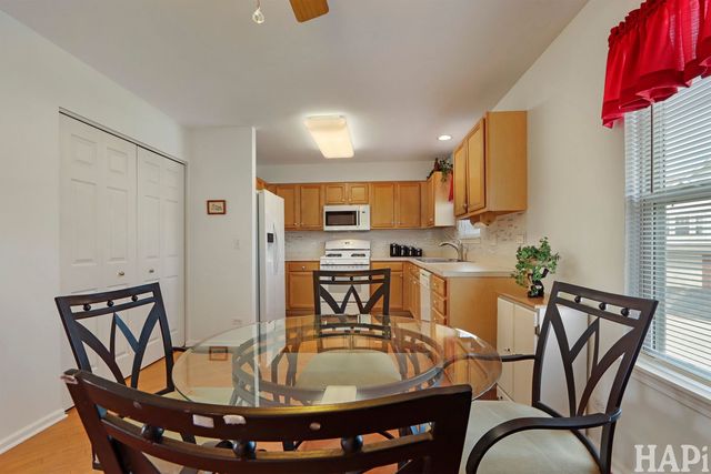 1167 N Oakwood Drive 32-3, Fox Lake, IL 60020