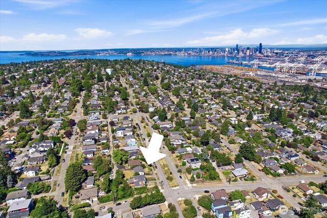4153 39th Avenue SW, Seattle, WA 98116