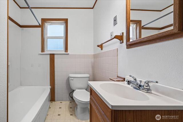 4153 39th Avenue SW, Seattle, WA 98116