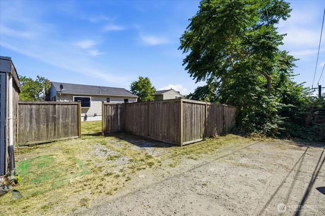4153 39th Avenue SW, Seattle, WA 98116