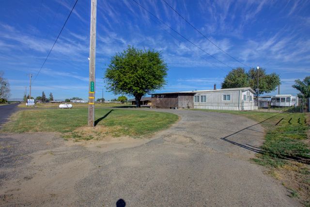 3725 W Simmons Rd, Turlock, CA 95380
