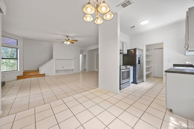 13171 FEATHER RIDGE DR, San Antonio, TX 78233