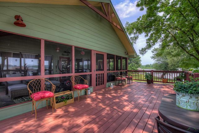 209 Rocky Point Rd, Mount Vernon, TX 75457