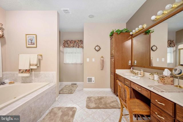 32236 DEEP MEADOW LN, Locust Grove, VA 22508