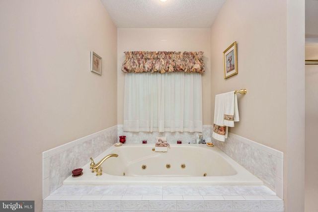 32236 DEEP MEADOW LN, Locust Grove, VA 22508