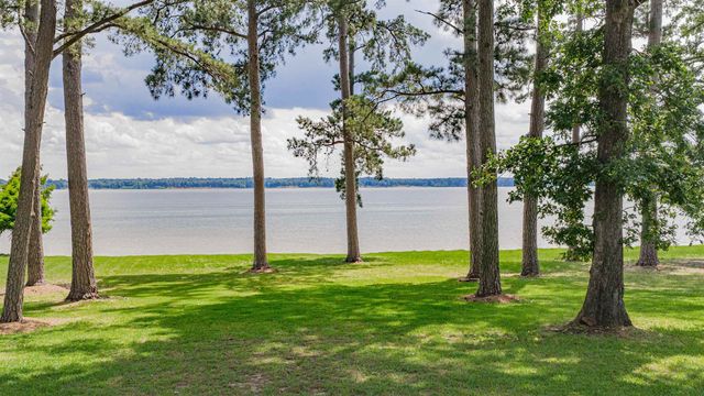 321 Crestwood Lp, Avinger, TX 75630