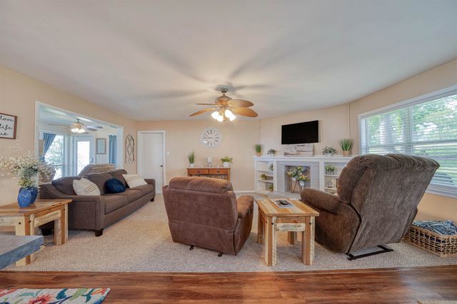 321 Crestwood Lp, Avinger, TX 75630