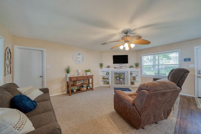 321 Crestwood Lp, Avinger, TX 75630