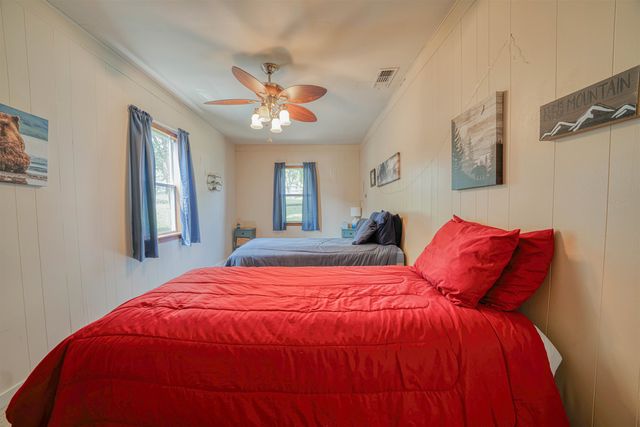 321 Crestwood Lp, Avinger, TX 75630