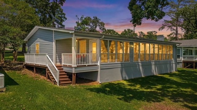 321 Crestwood Lp, Avinger, TX 75630