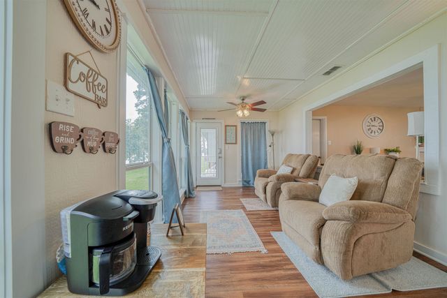 321 Crestwood Lp, Avinger, TX 75630