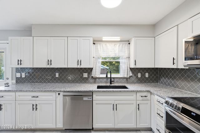 7621 Greenfield Ave, Louisville, KY 40214