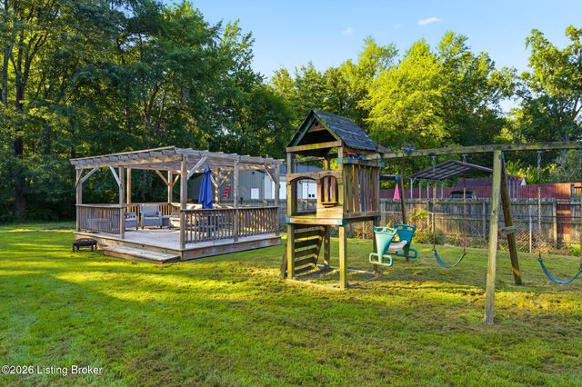 7621 Greenfield Ave, Louisville, KY 40214