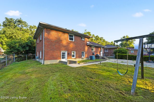 7621 Greenfield Ave, Louisville, KY 40214