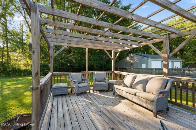 7621 Greenfield Ave, Louisville, KY 40214